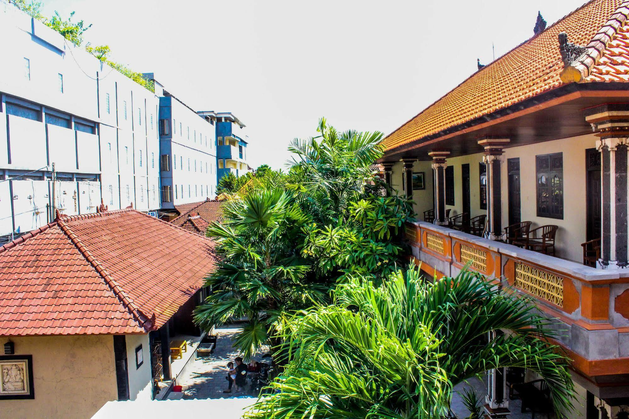 Lolo Beach Inn Legian  Ngoại thất bức ảnh