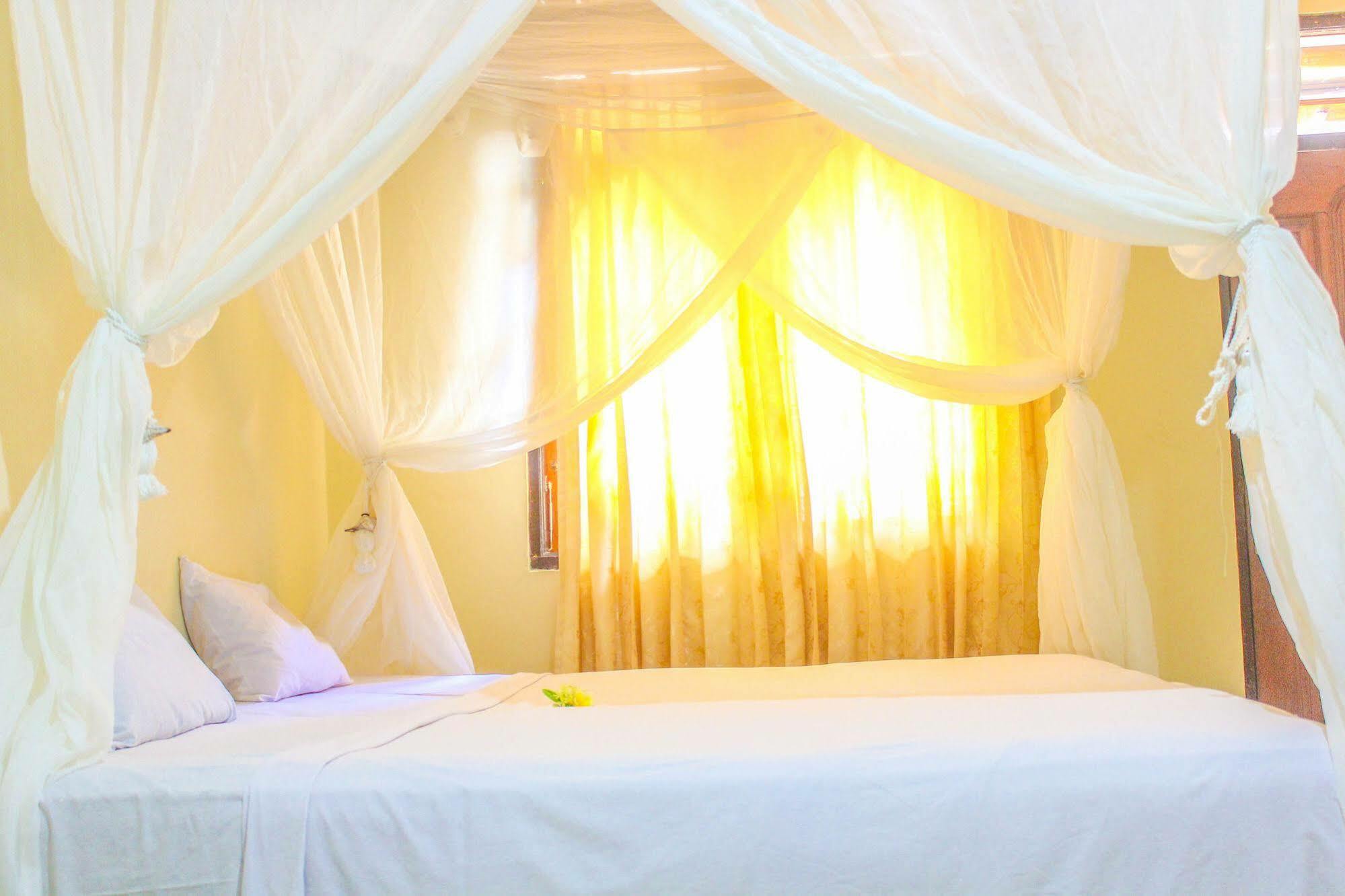 Lolo Beach Inn Legian  Ngoại thất bức ảnh