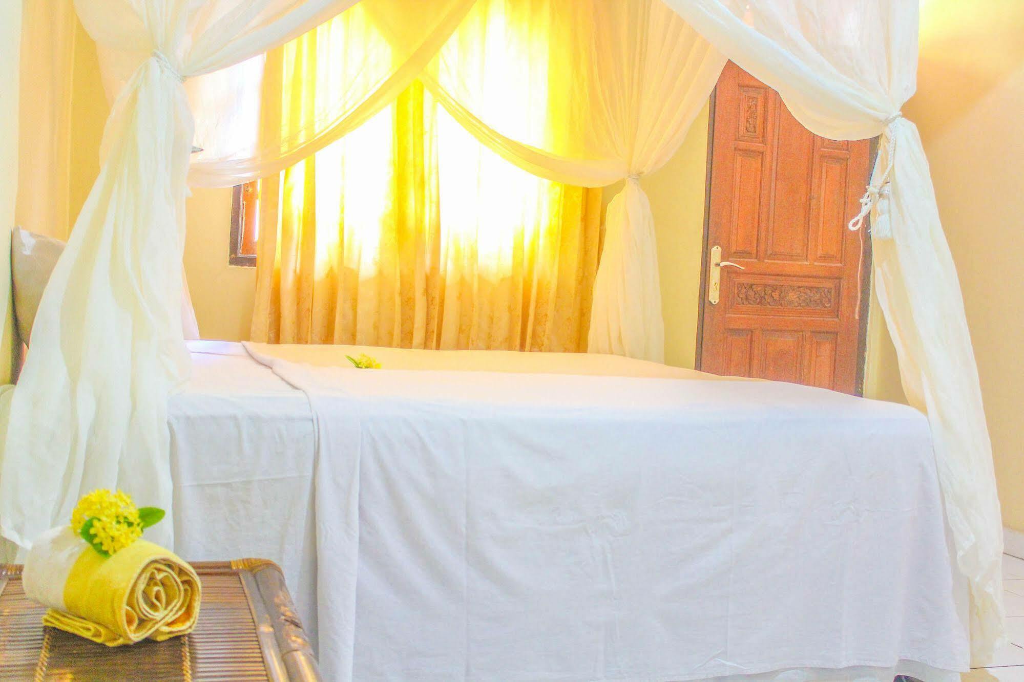 Lolo Beach Inn Legian  Ngoại thất bức ảnh