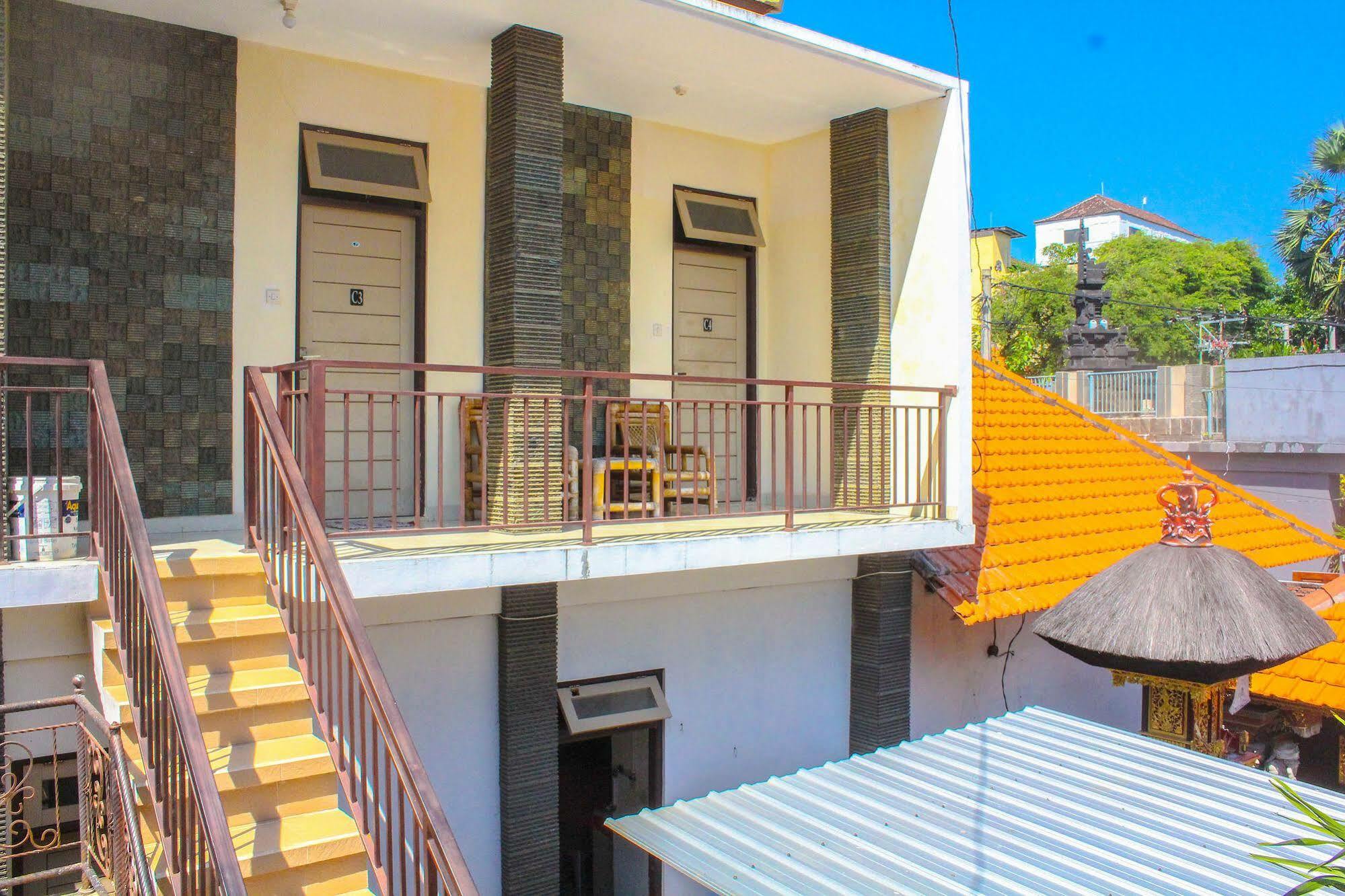 Lolo Beach Inn Legian  Ngoại thất bức ảnh
